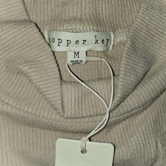Copper Key》 Mock Neck Ribbed Top Cream/Beige Size M - Picture 4 of 5